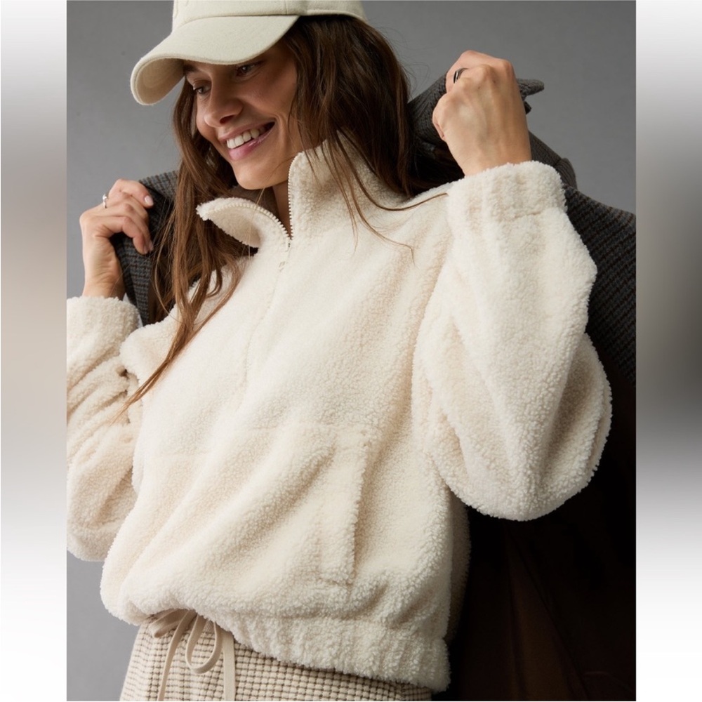 American Eagle Outfitters Cropped quarter zip sherpa jacket